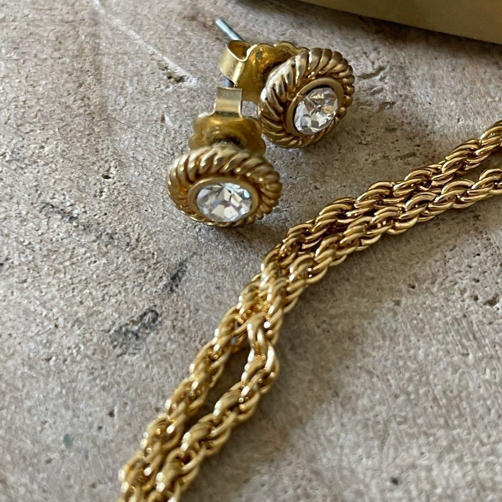 Avon Double Rope V-Neck Necklace and Matching Earrings - Picture 4 of 6